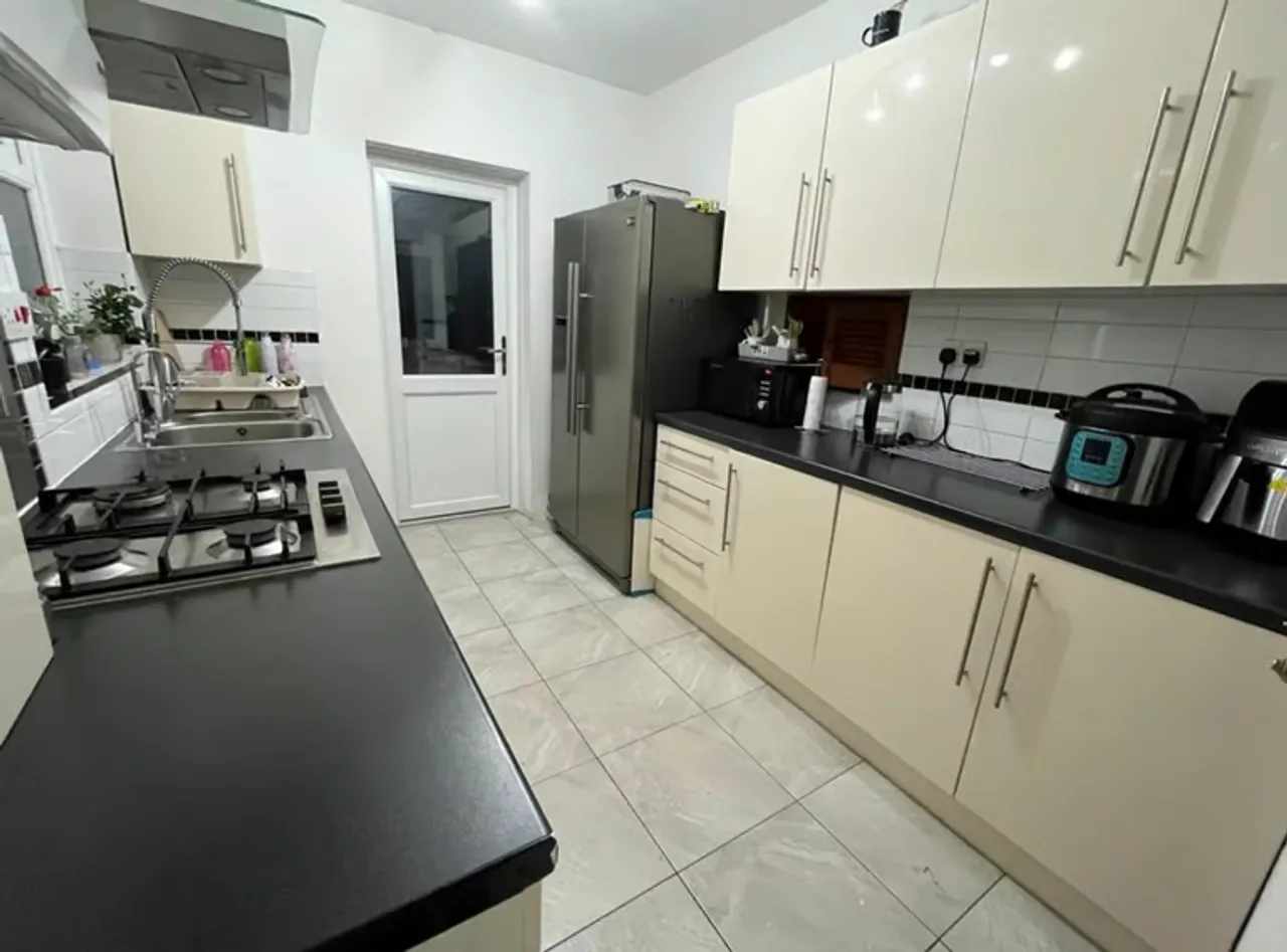 Property thumbnail 3