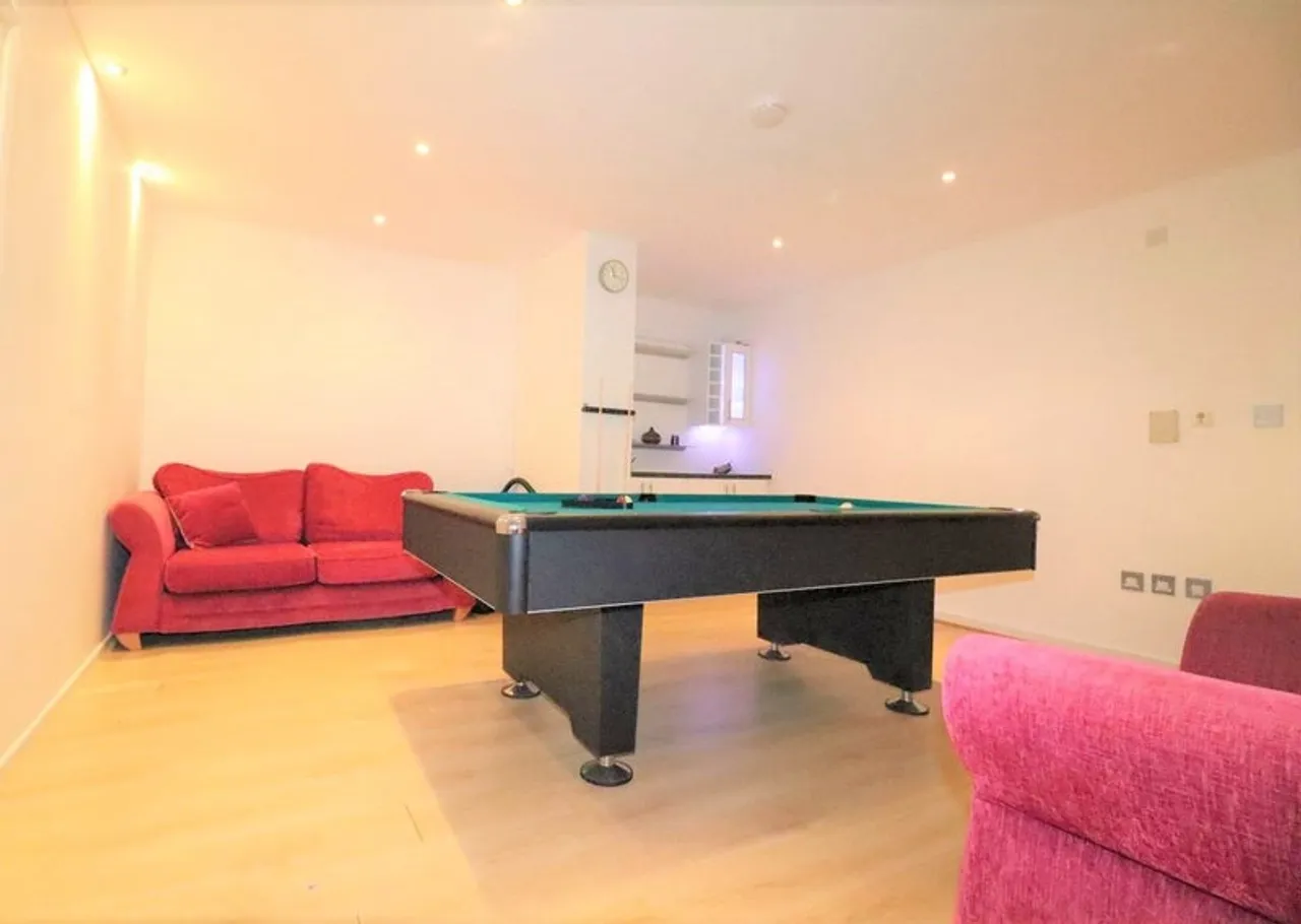 Property thumbnail 2