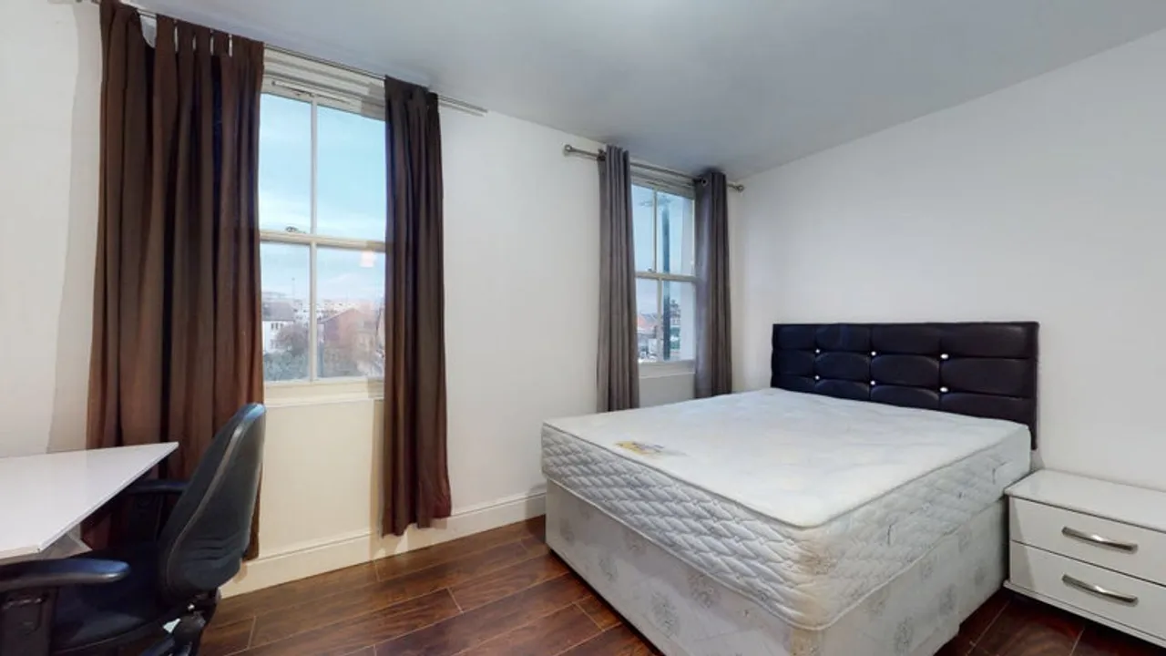 Property thumbnail 3