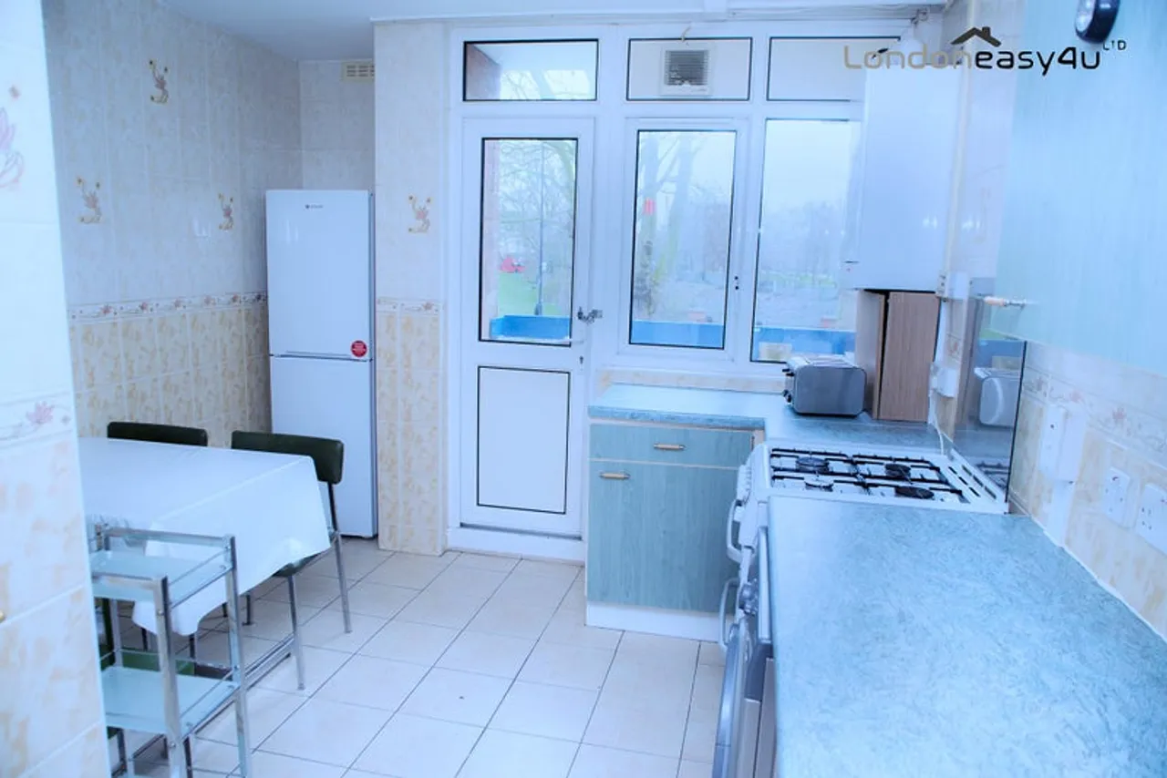 Property thumbnail 2