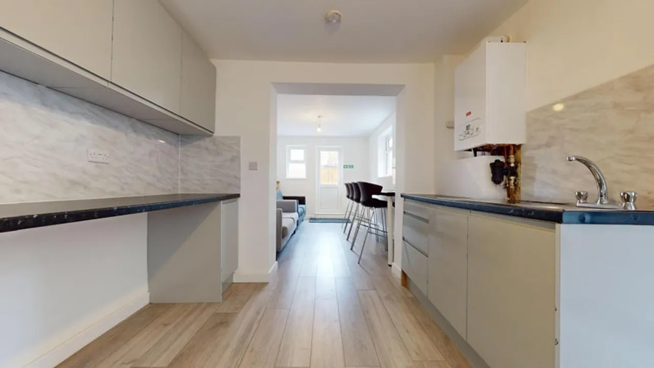 Property thumbnail 2