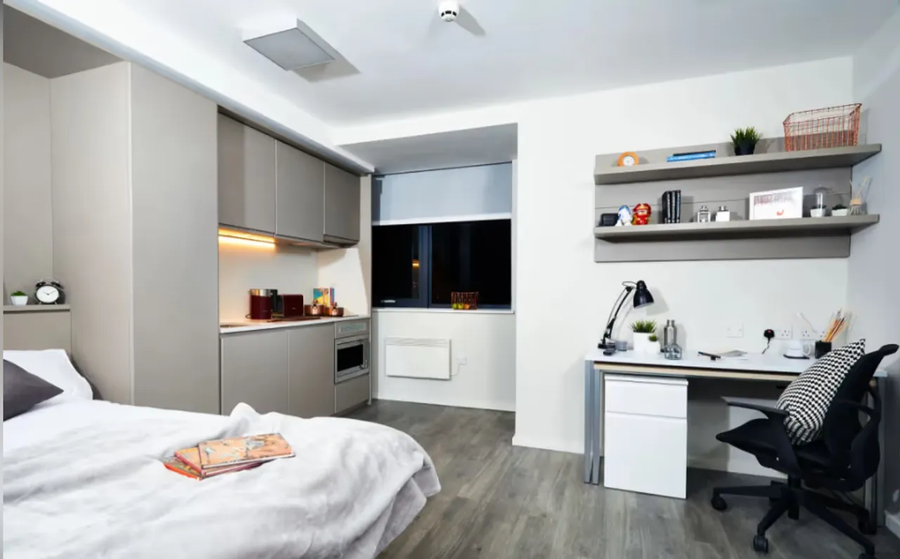 1724138260612-rooms.png