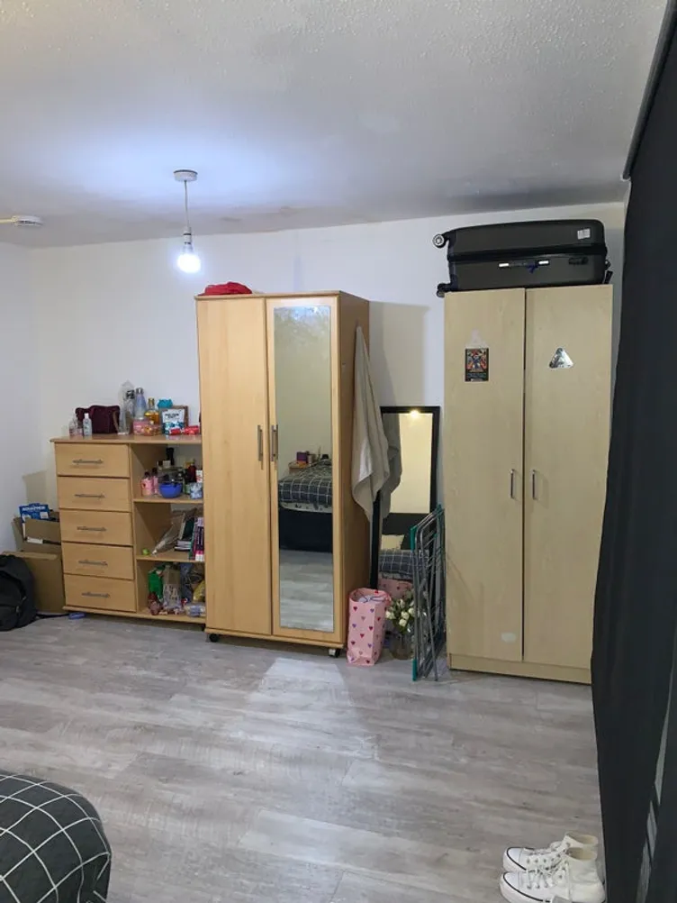 1725456925980-b4.jpg