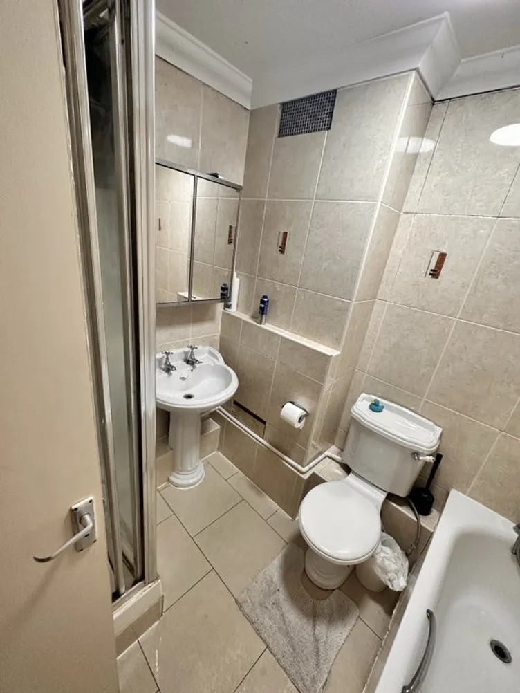 1725457201562-d4.jpg