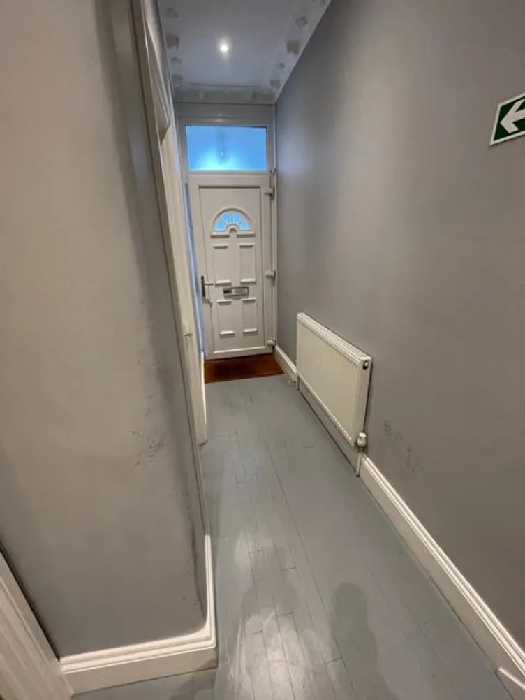 1728302995351-c4.jpg