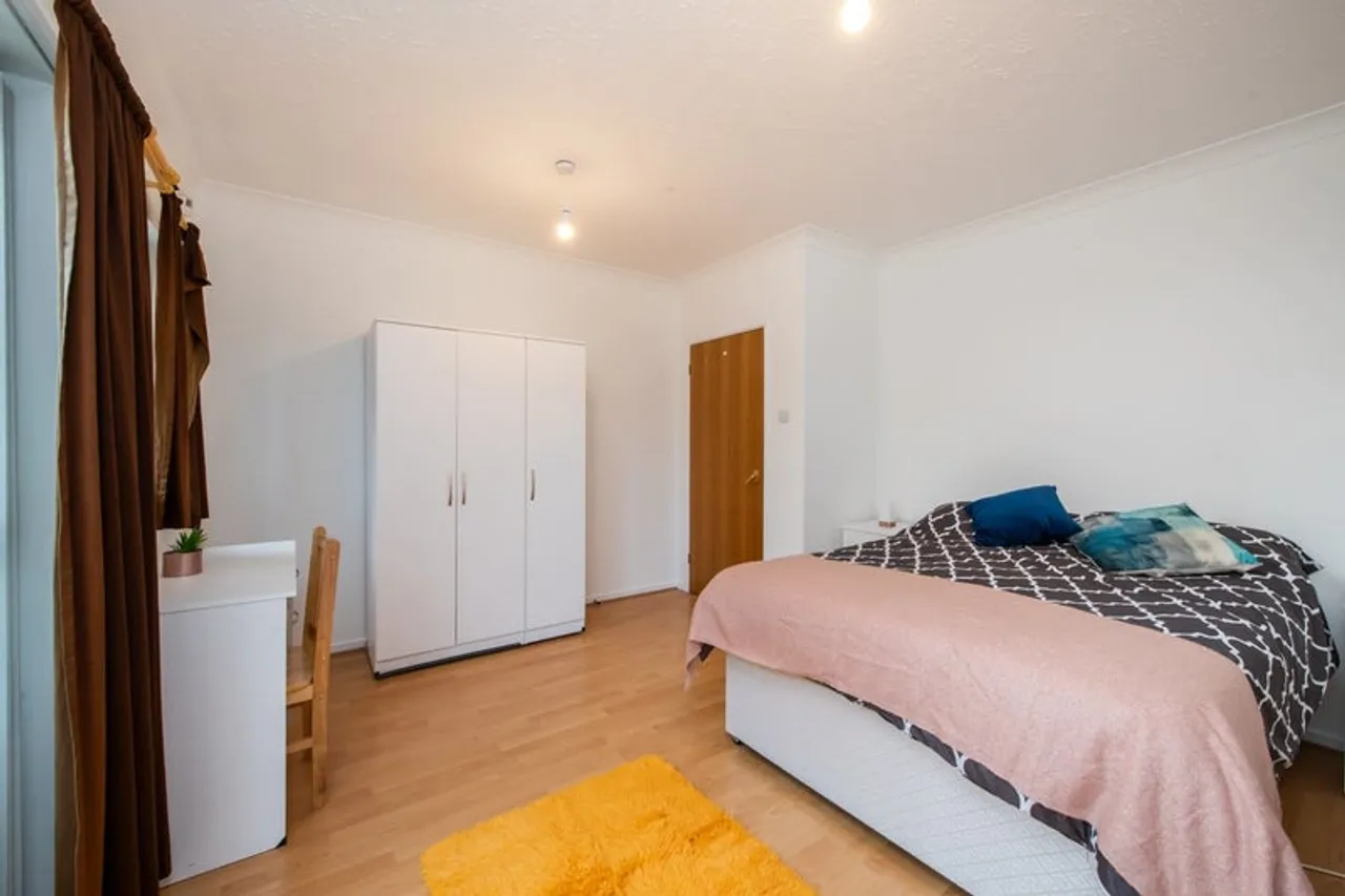 Property thumbnail 2