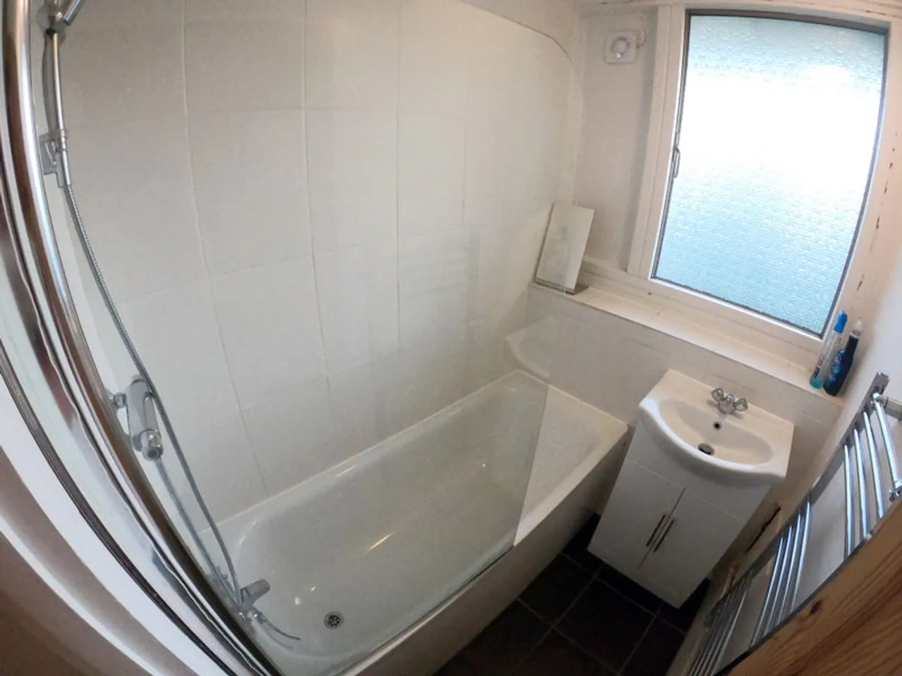 1728649458033-d6.jpg