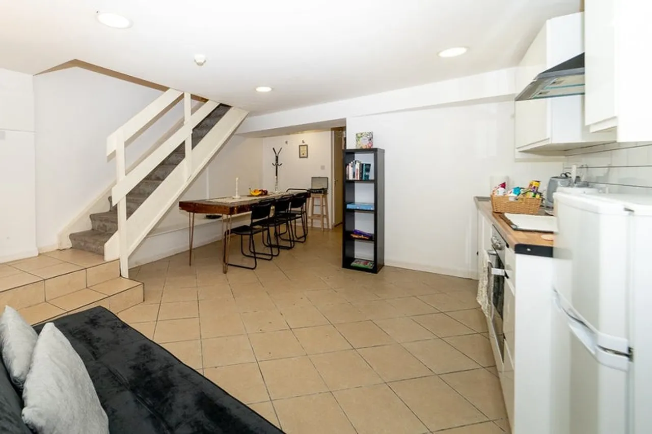 Property thumbnail 2