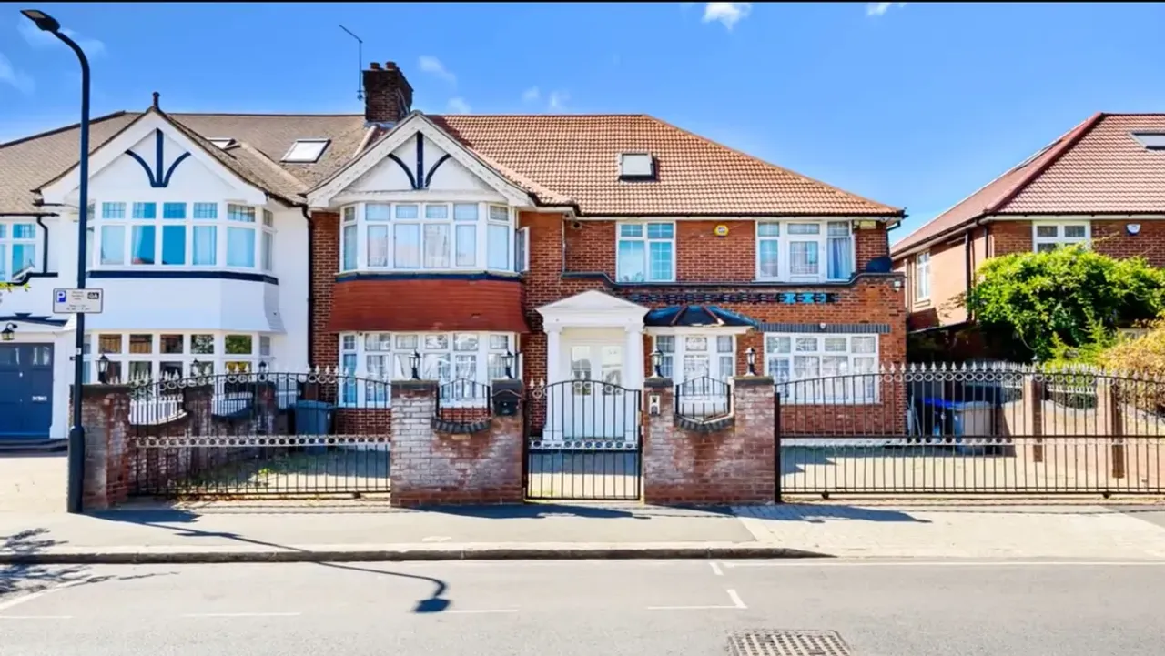 Property thumbnail 2