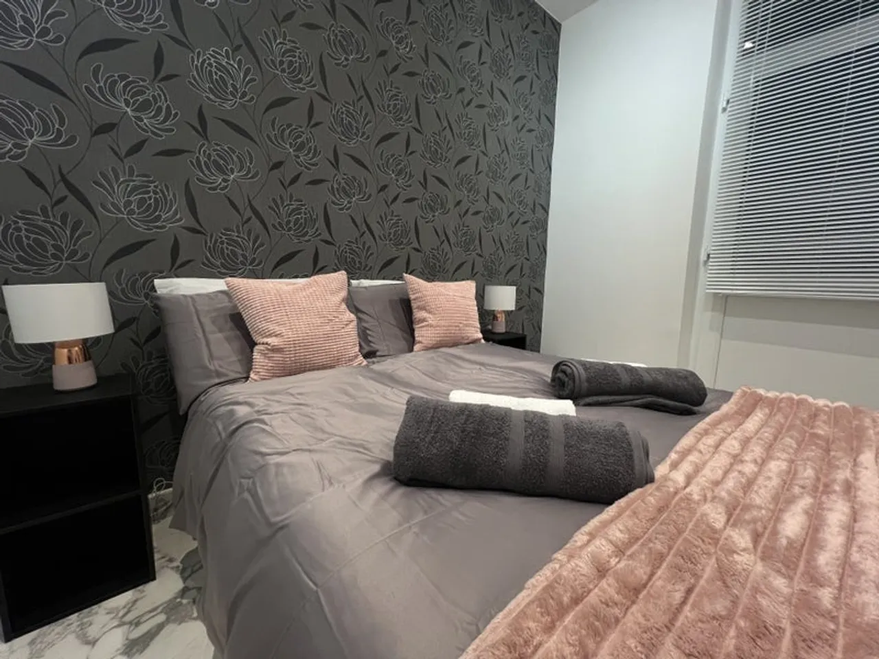 1732796810785-b5.jpg