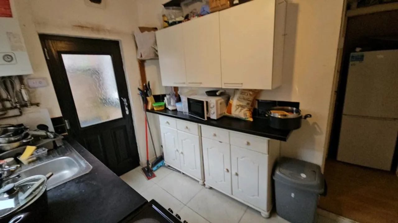 1733749639389-m7.jpg