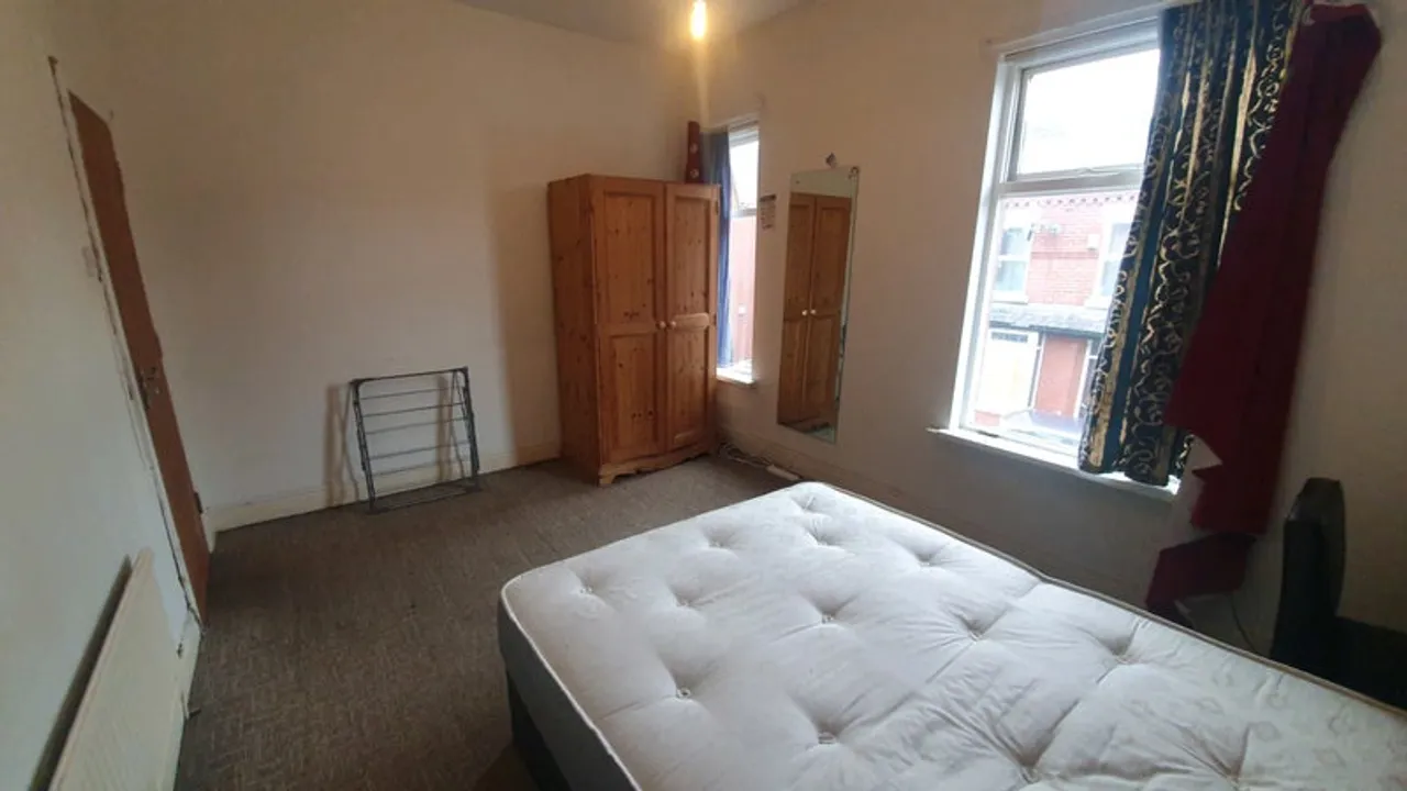 1733843584897-l2.jpg