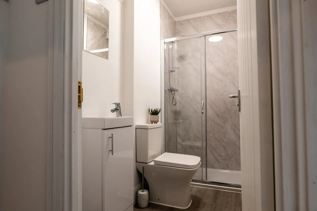 1735913590013-z5.jpg