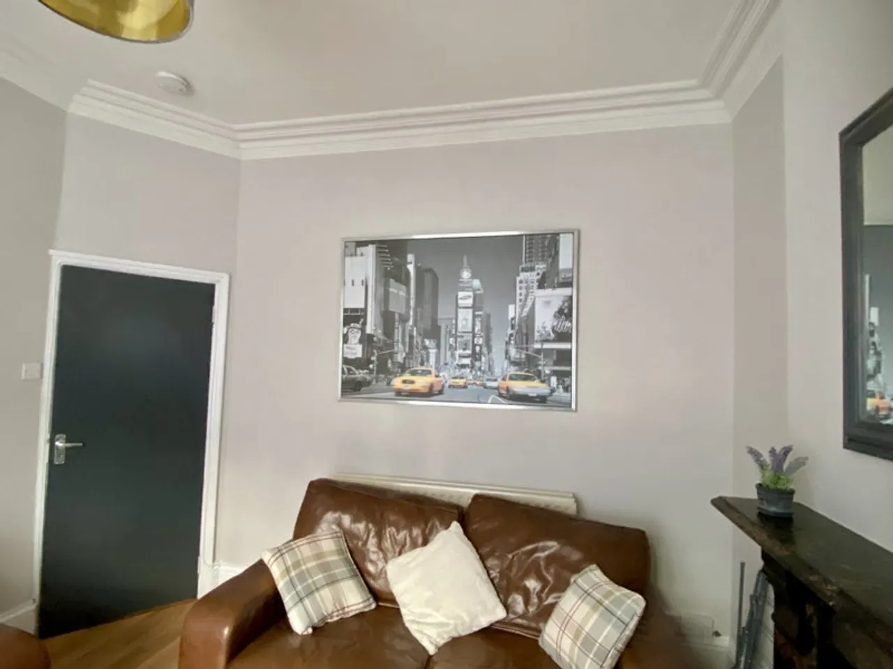 1739443880541-b5.jpg