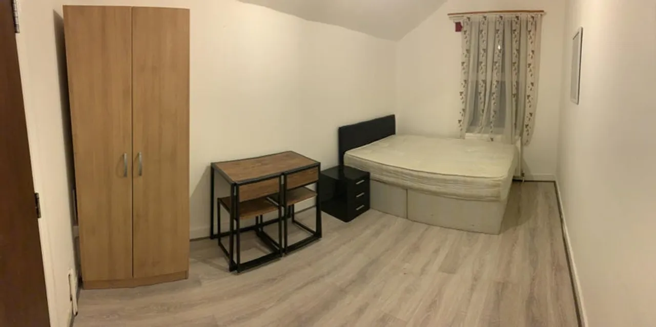 1741702463571-m1.jpg