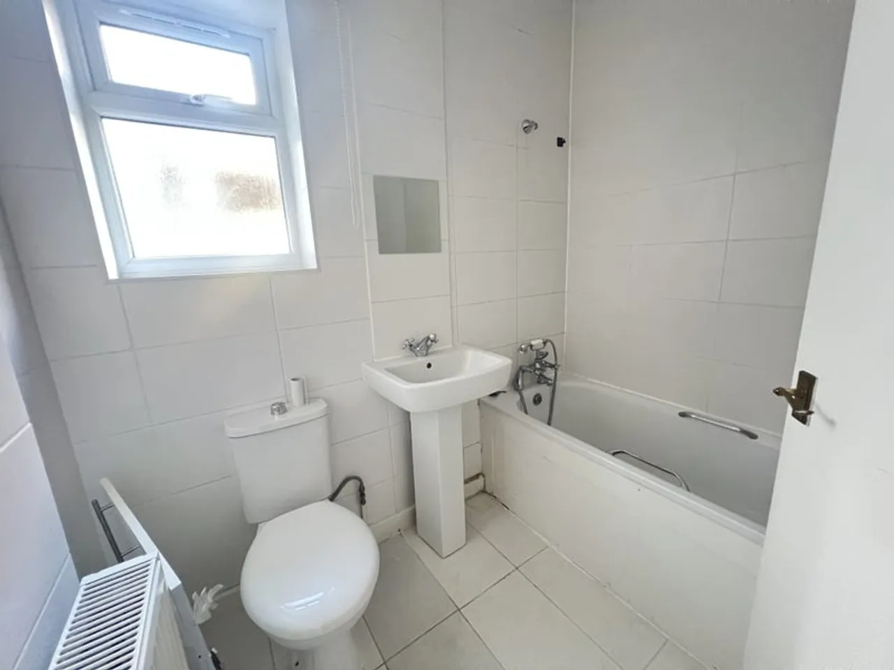 1743073963358-b7.jpg