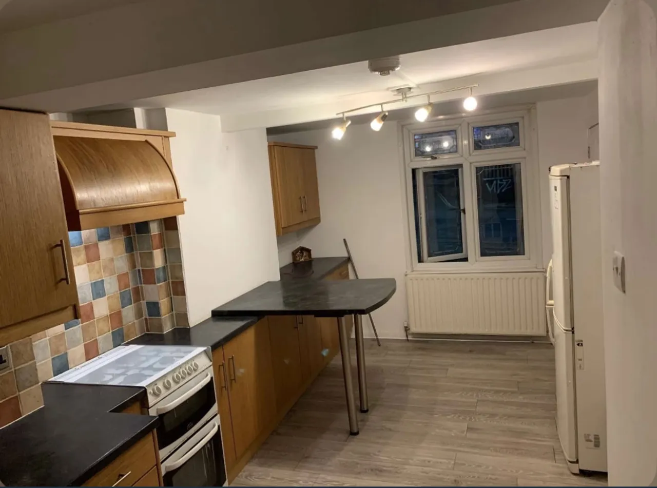 Property thumbnail 2