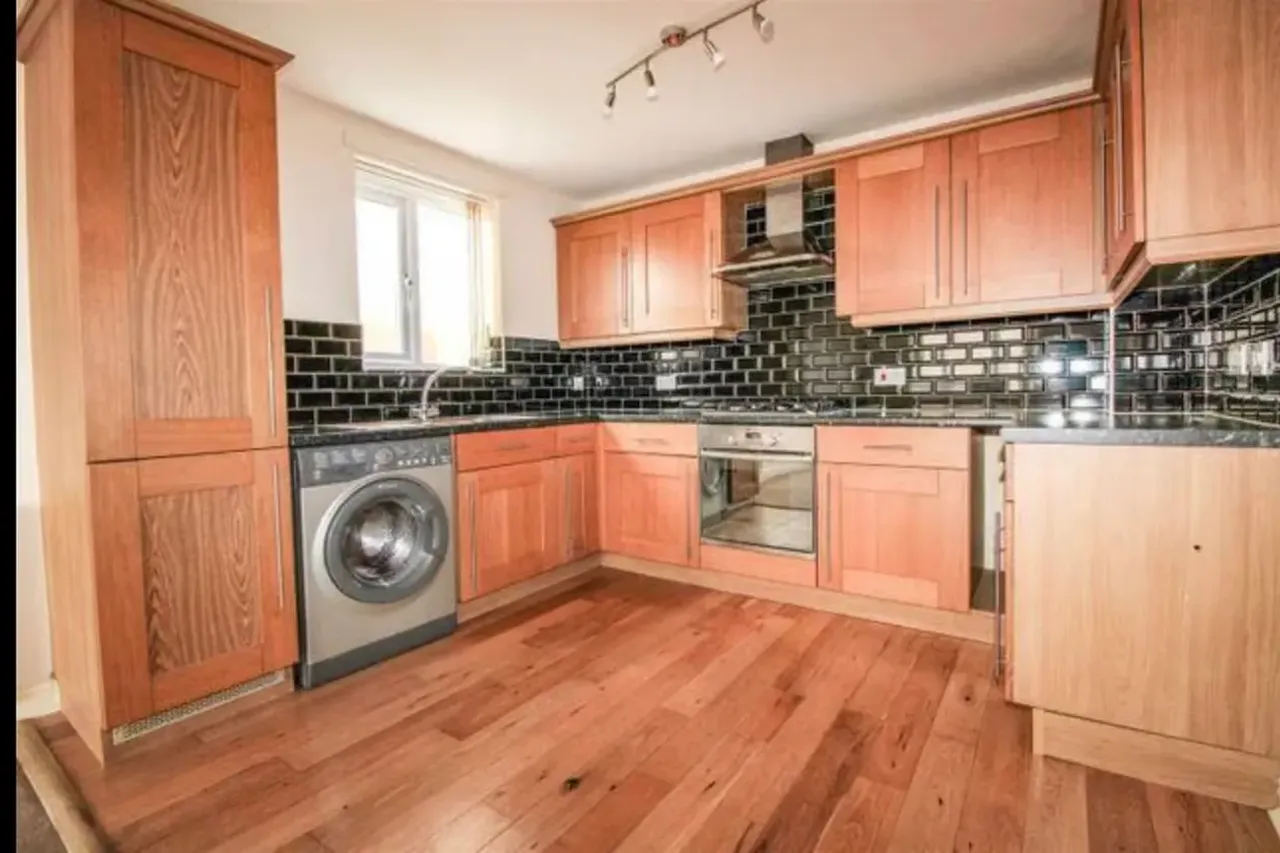 Property thumbnail 3