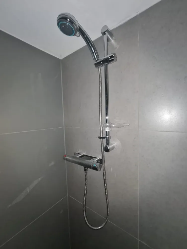 1748945929756-z7.jpg