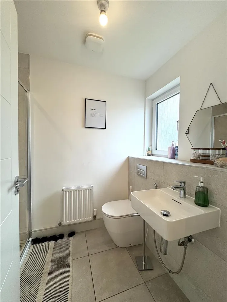 1761083474847-ensuit-2-shower2.jpg