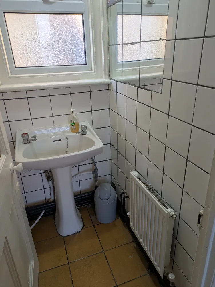 1768673332318-Seperate Cloakroom.jpg