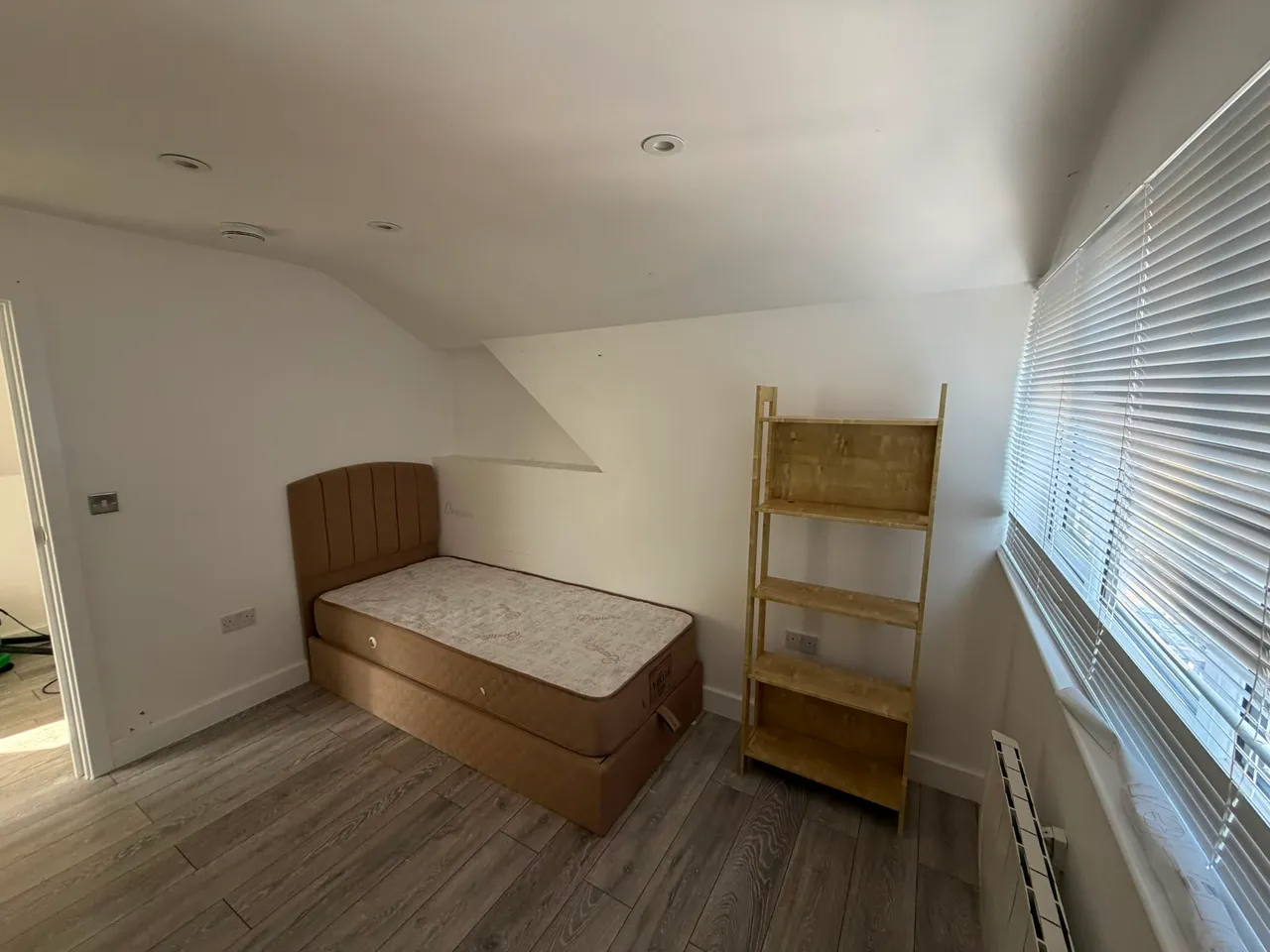 Flat To Rent in Greenford – property thumbnail 2