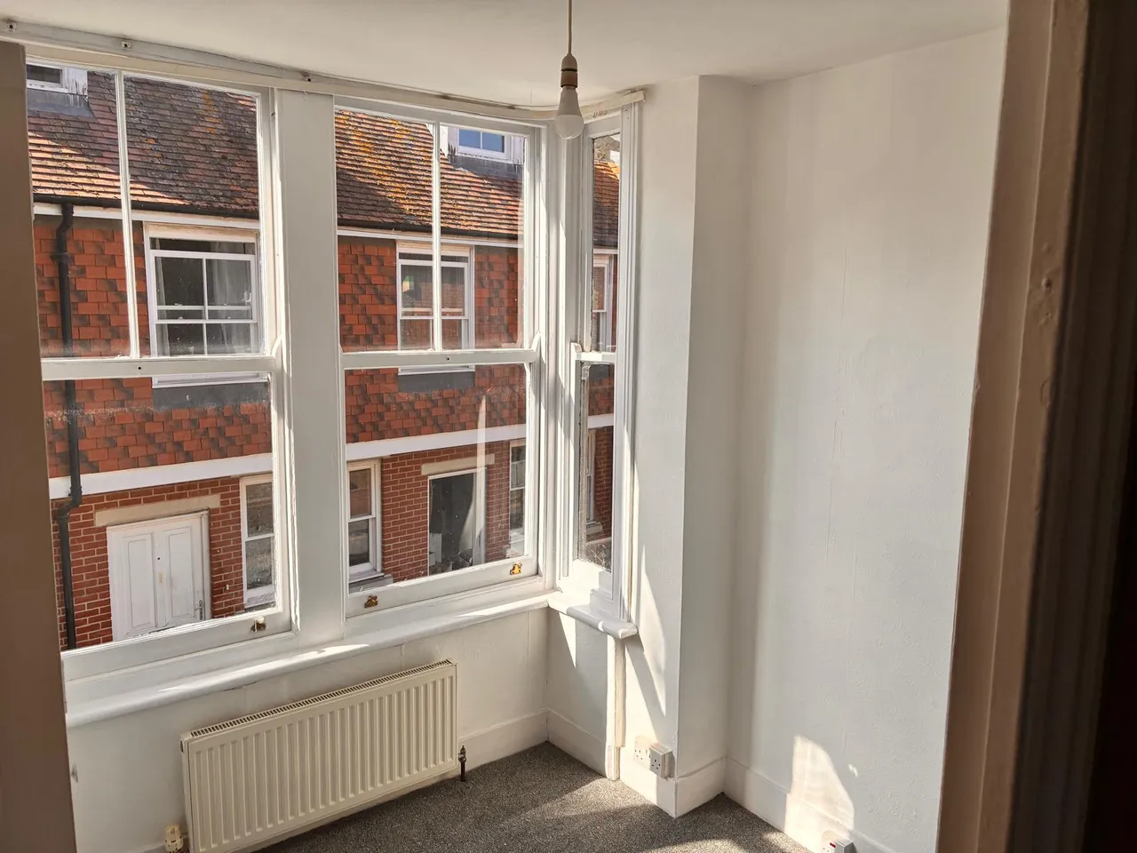 Terraced House To Rent in Canterbury – property photo 2