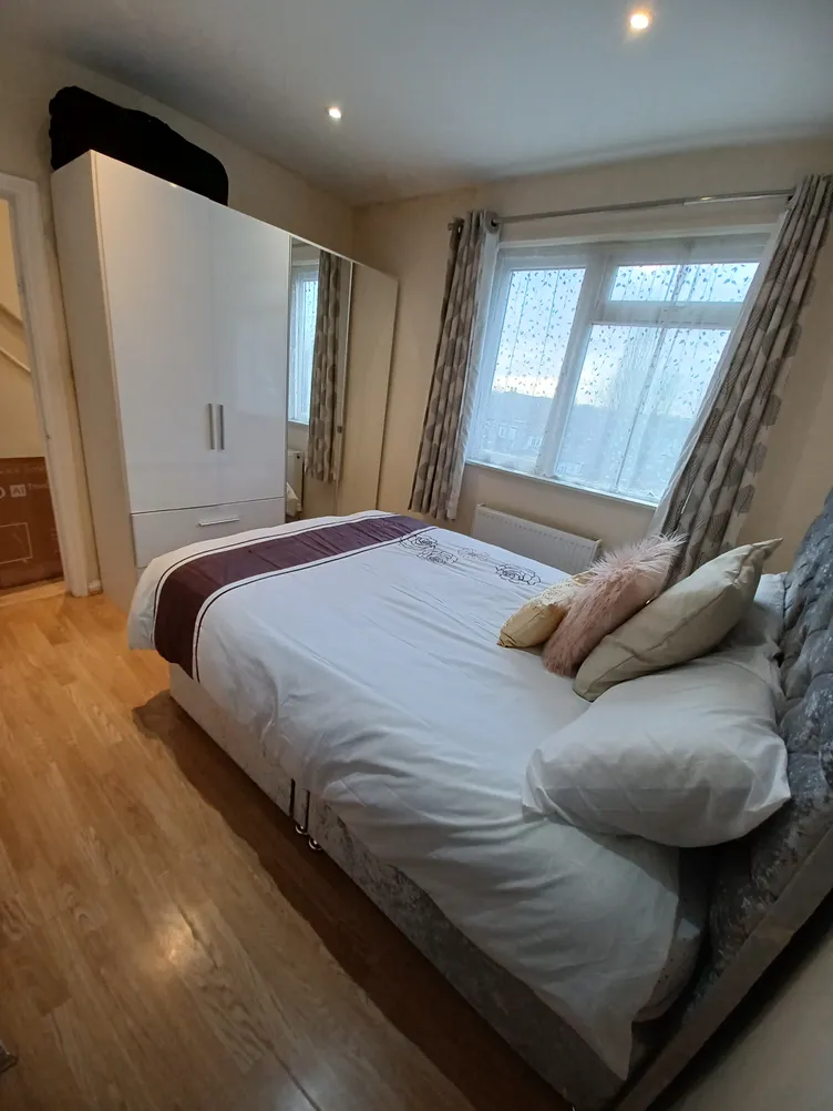 Flat To Rent in Harrow – property photo 1