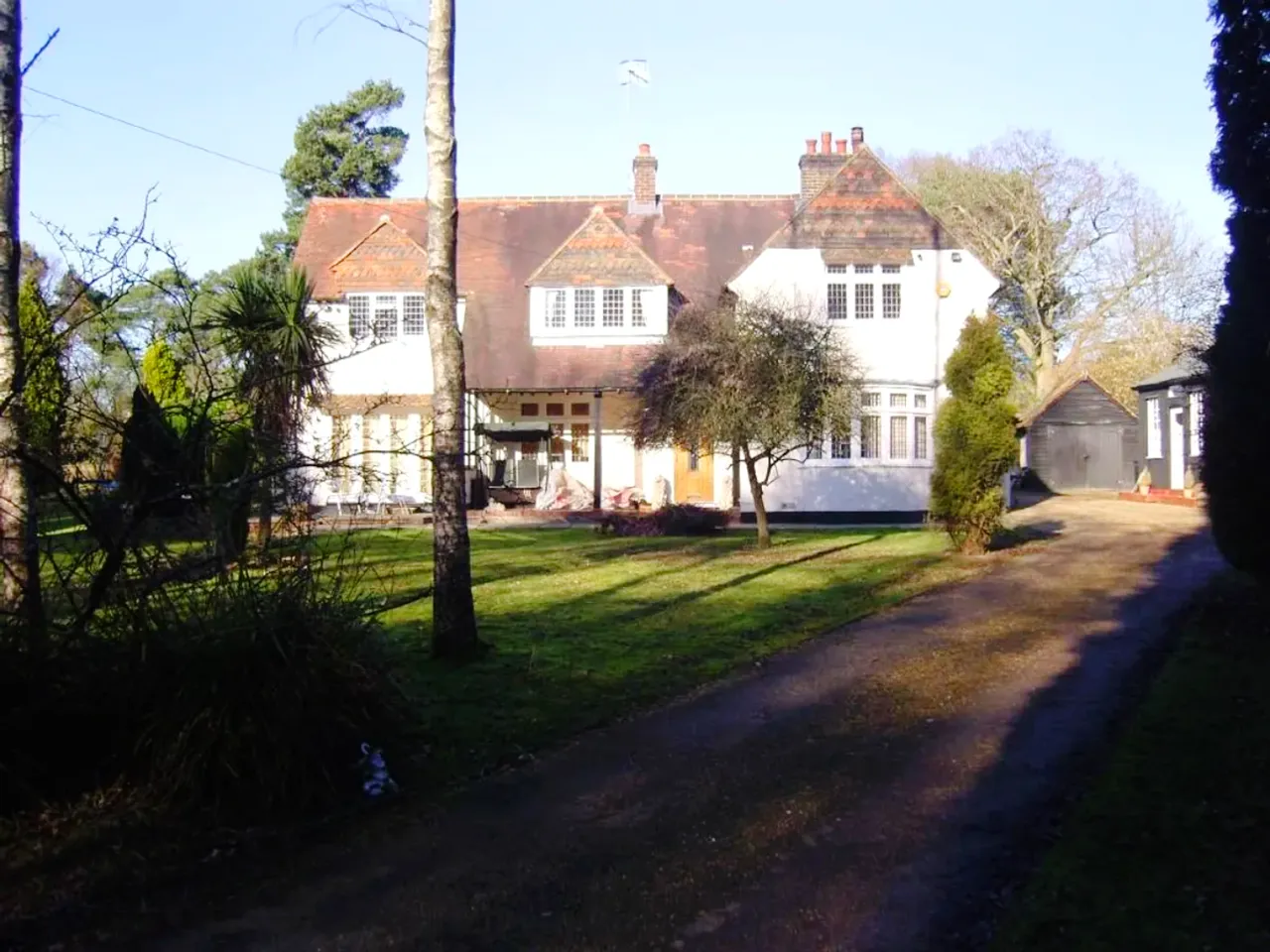 Detached House For Sale in Dorking – property photo 1