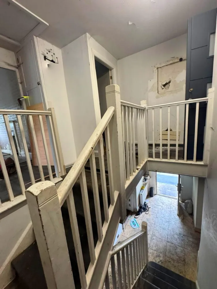 Detached House For Sale in Dorking – property photo 3