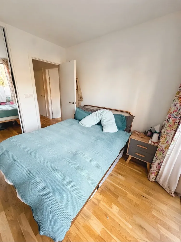Flat For Sale in London – property thumbnail 2