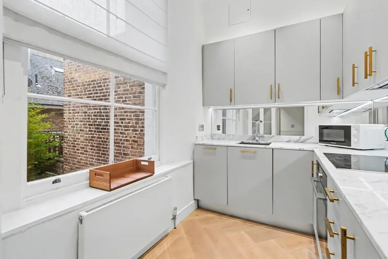 Flat To Rent in London – property photo 2
