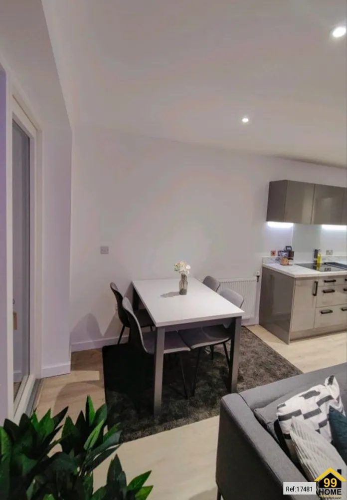 Flat For Sale in London – property photo 3