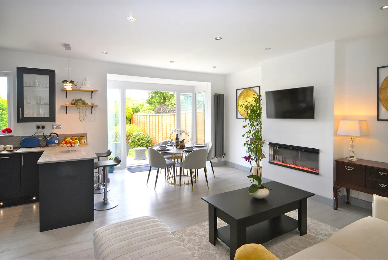 Bungalow To Rent in Epsom – property thumbnail 2