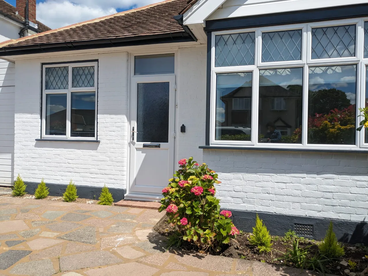 Bungalow To Rent in Epsom – property thumbnail 3
