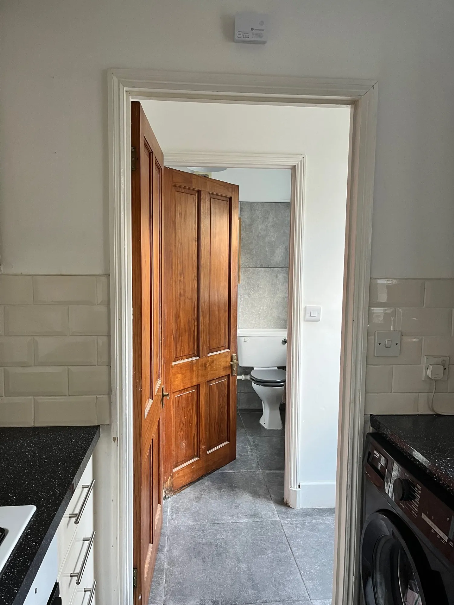 1716211066574-Ktchen to Bathroom.jpg