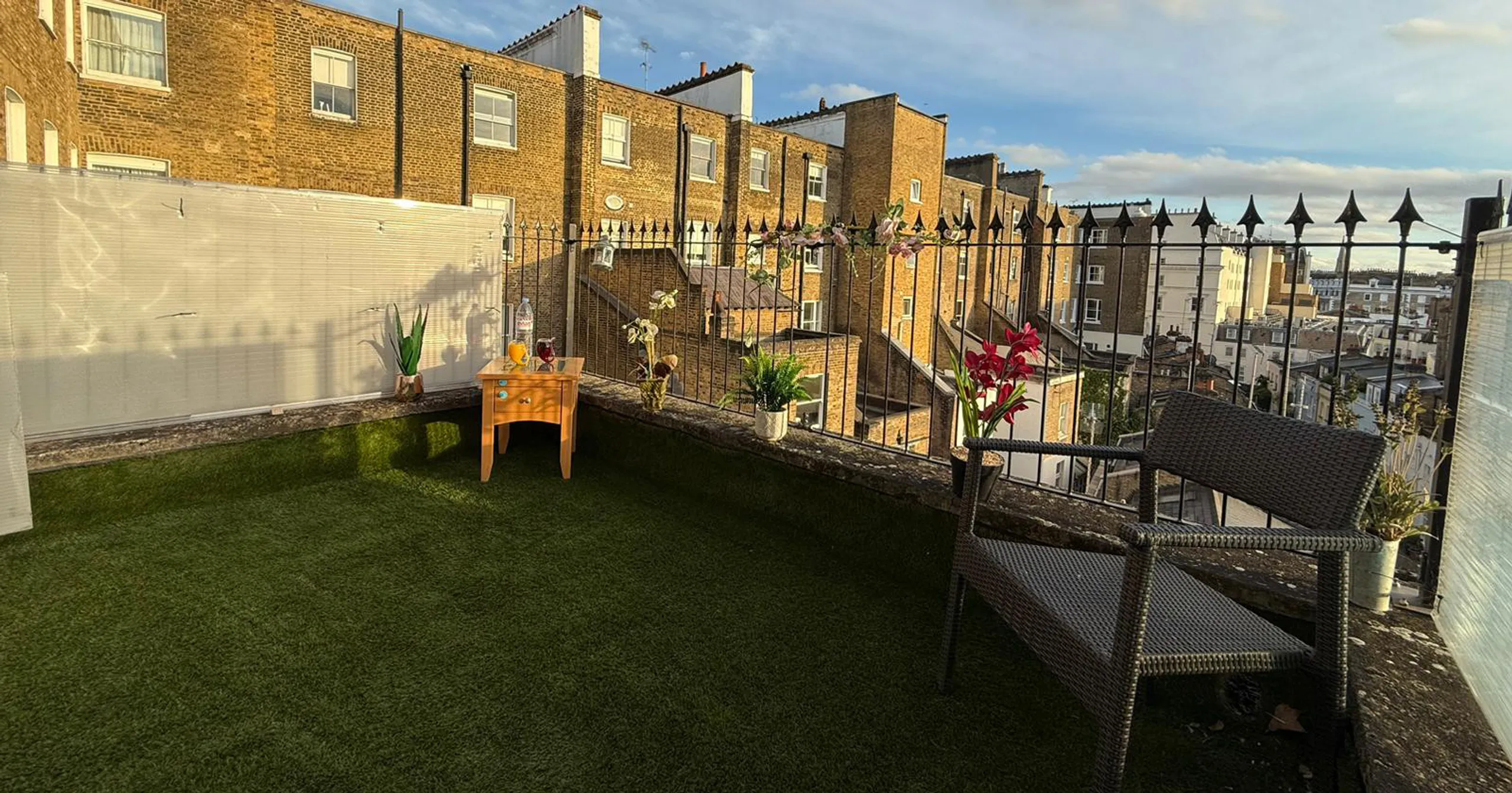 1730392102856-Sale Property London SW7 Kensington 1600 x 480web.jpg