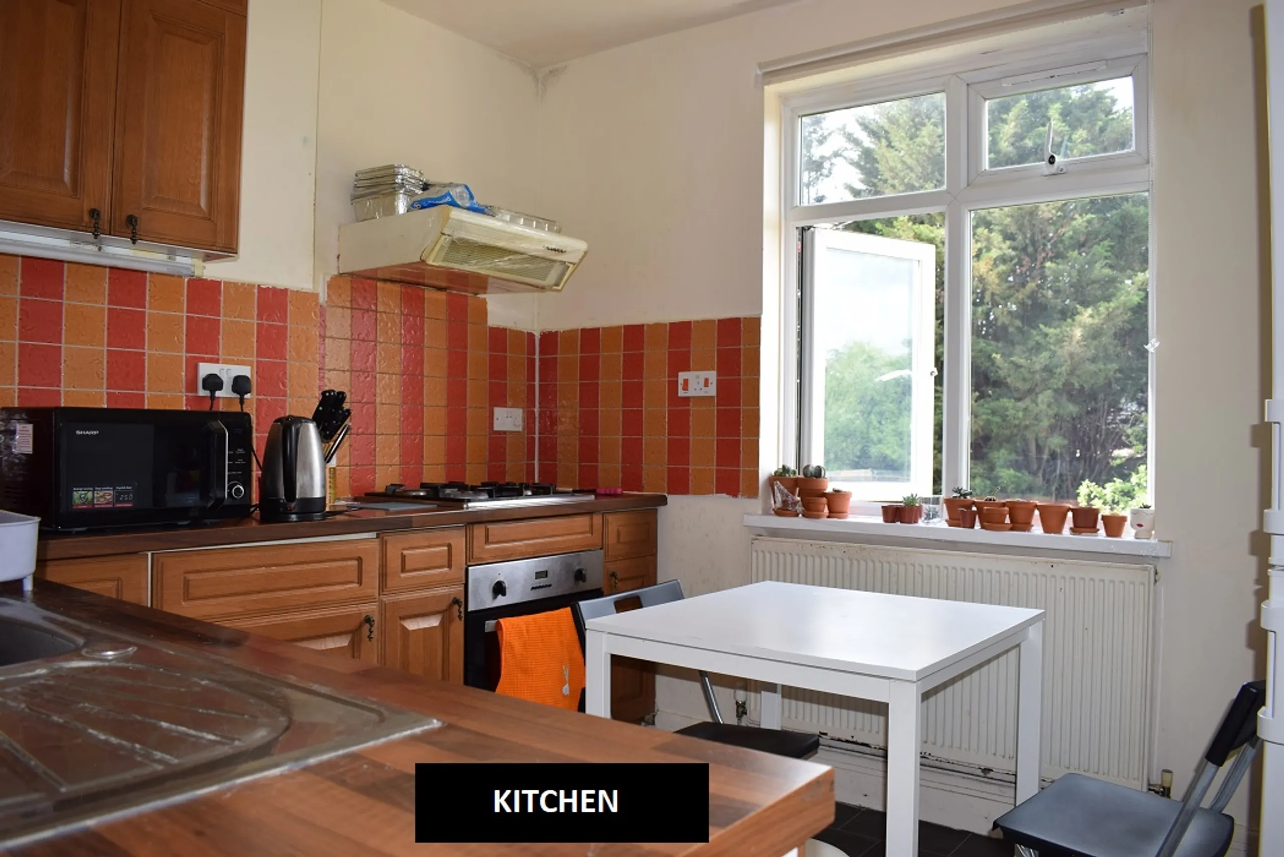 1764442135307-KITCHEN 2.JPG