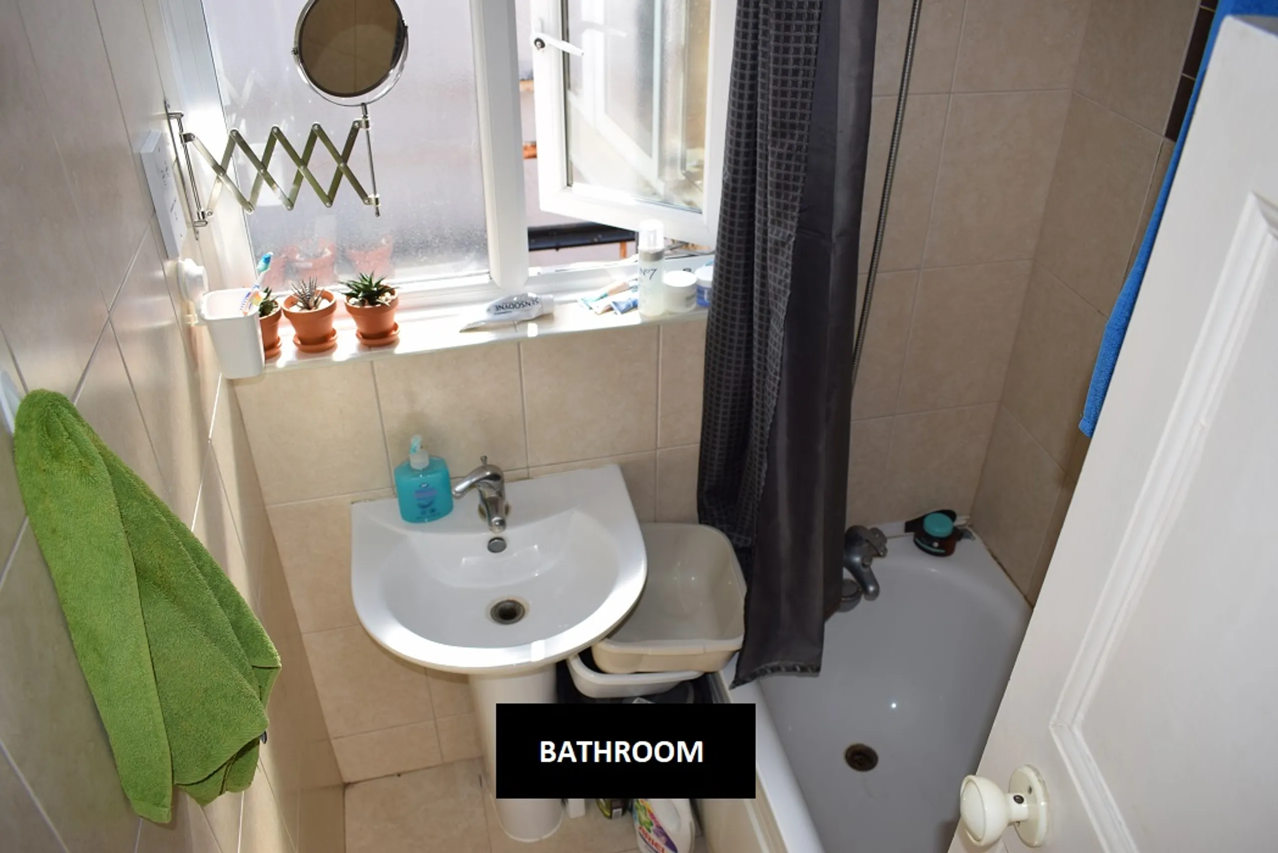 1764442135308-BATHROOM 2.JPG