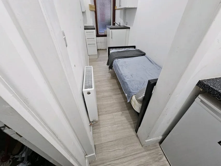 1718884892079-p7.jpg