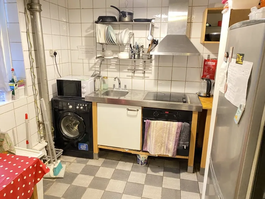 1728041976472-e4.jpg