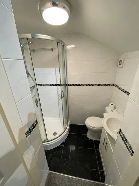 1728302995351-c2.jpg