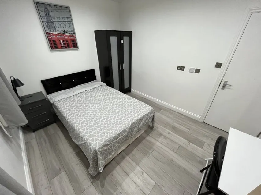 1731588125818-d5.jpg