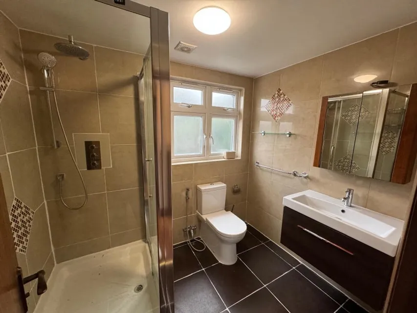 1732189769455-d7.jpg
