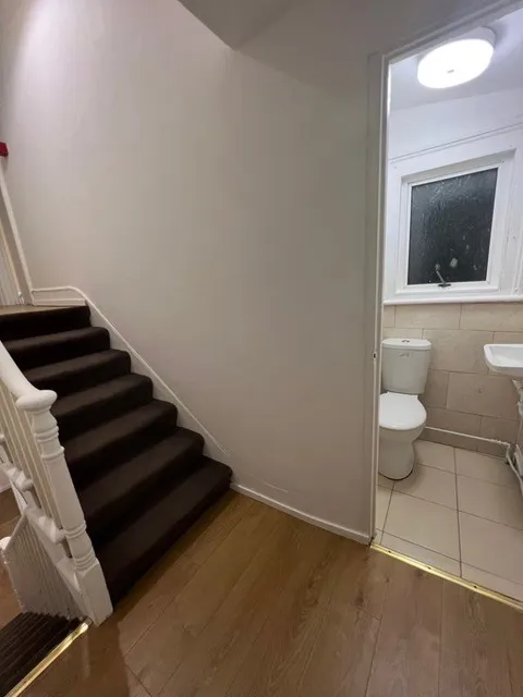 1732275961816-c6.jpg