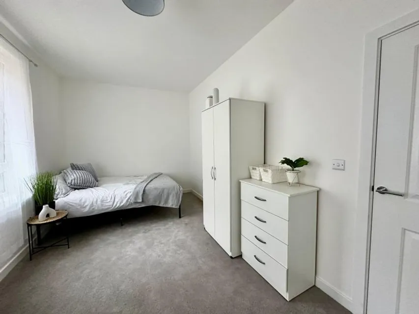 1732707767412-d5.jpg