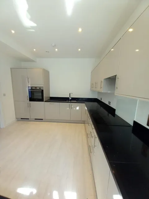 1732707767413-d8.jpg