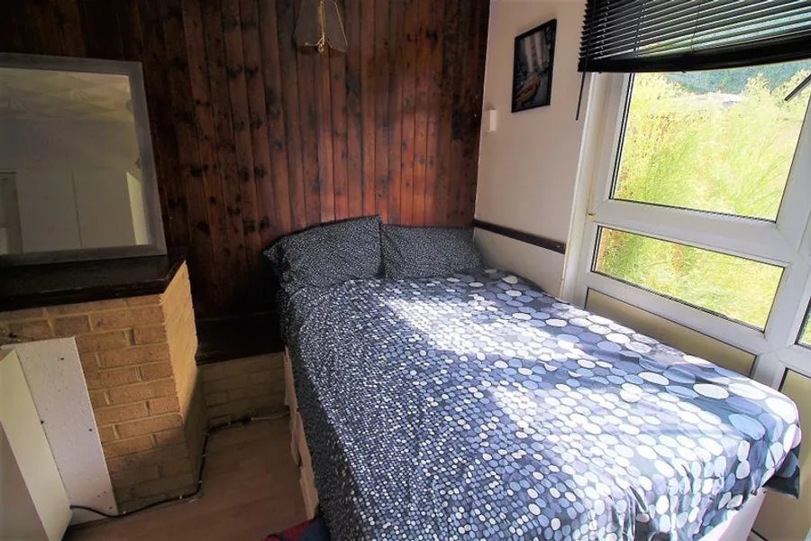 1732797052315-d1.jpg