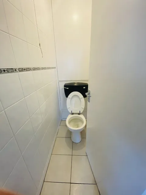 1732884563951-c8.jpg