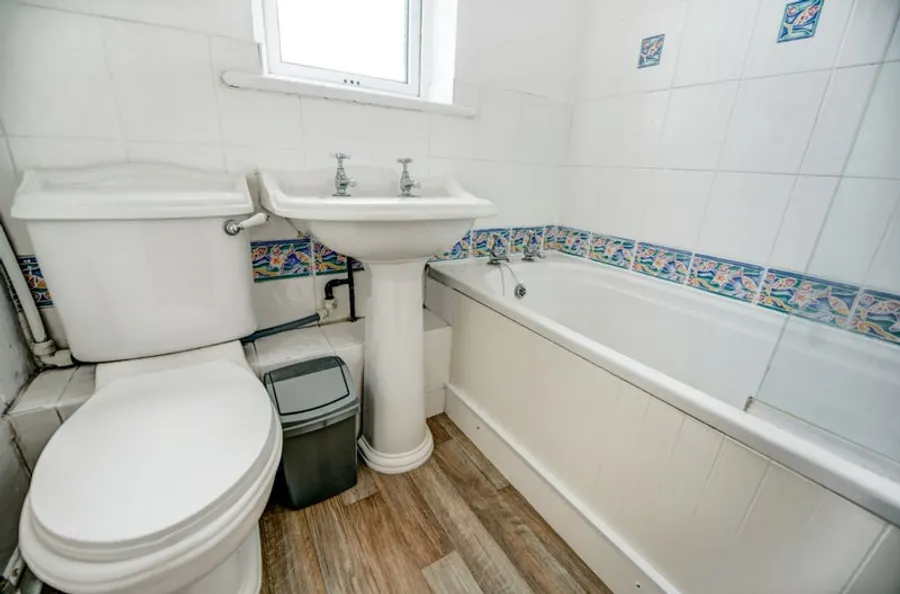 1733403676010-d6.jpg